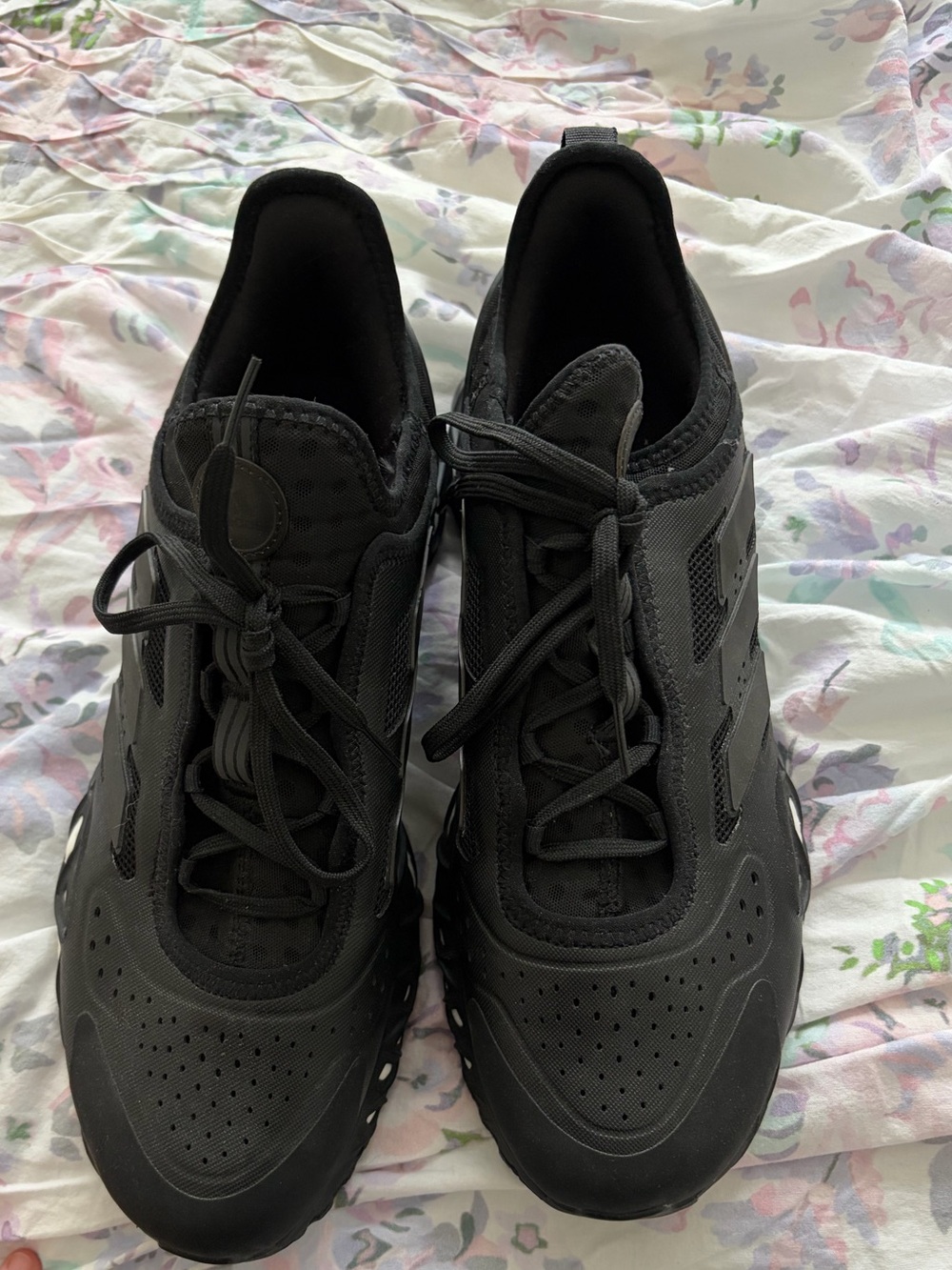 Adidas men’s black sneakers